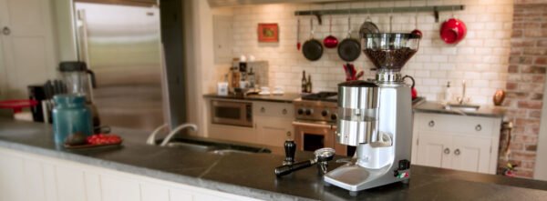 Quamar M80 Dosing Espresso Grinder with Timer in Silver - Image 2