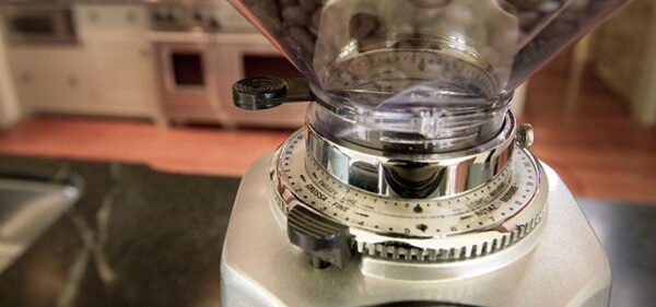 Quamar M80 Dosing Espresso Grinder with Timer in Silver - Image 5
